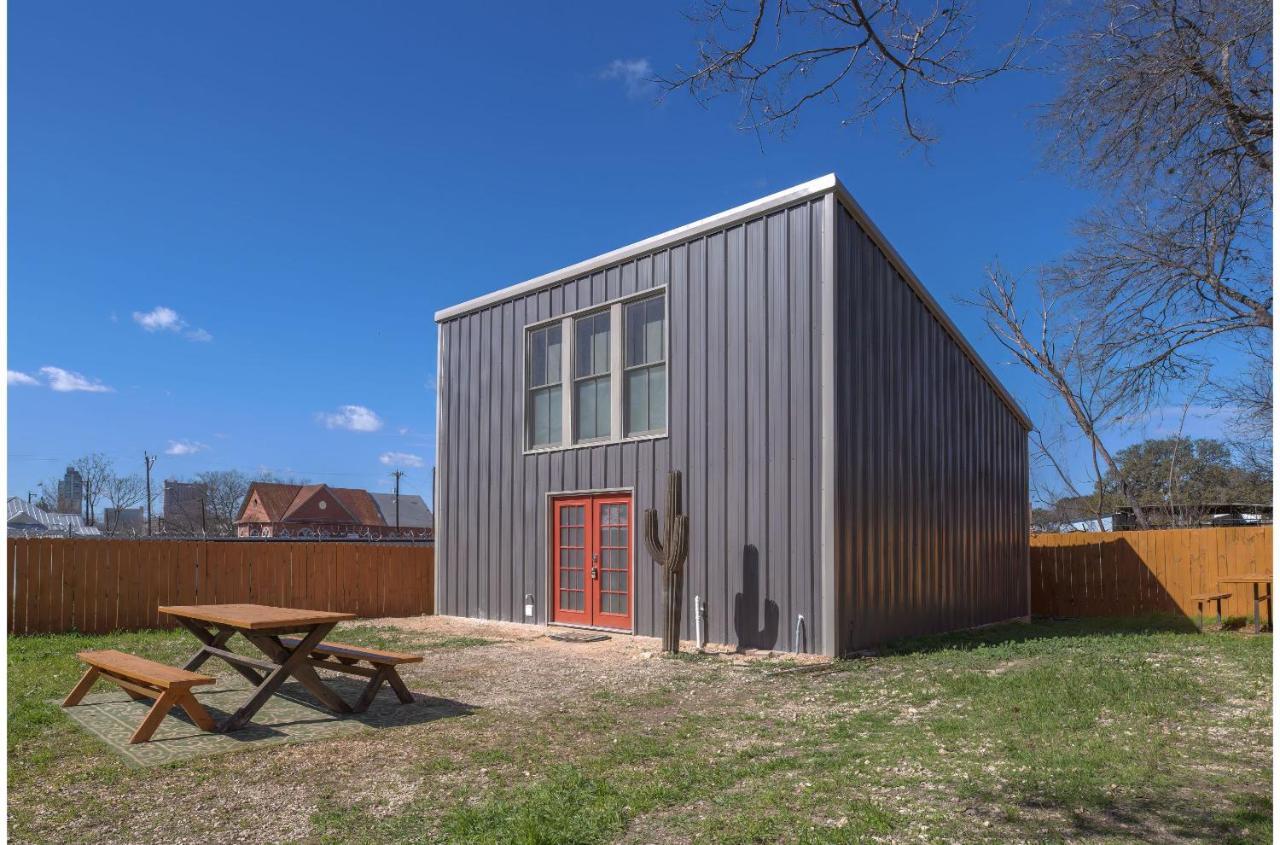 One-Bedroom Apartment,1593076444:JPEG