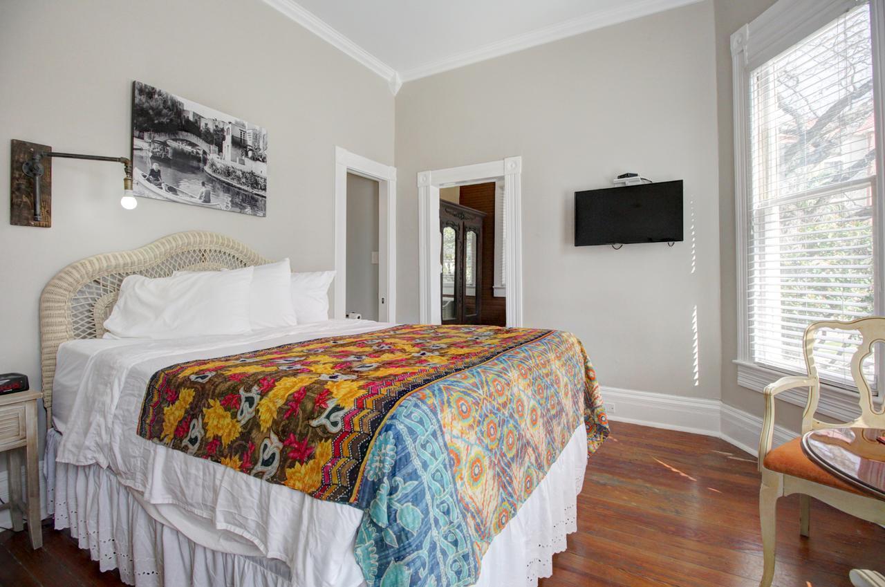 Queen Suite Single Bed Ground Floor,697217727:JPEG