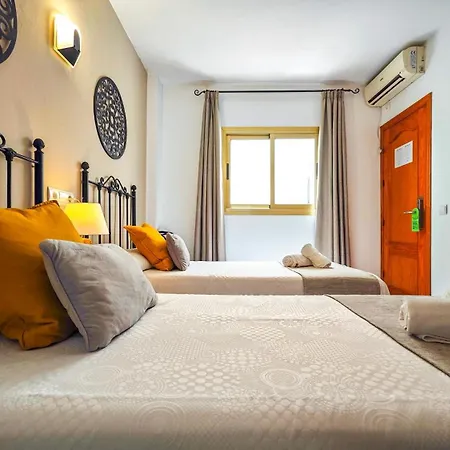 Azuline Hostal Dinamarca-2