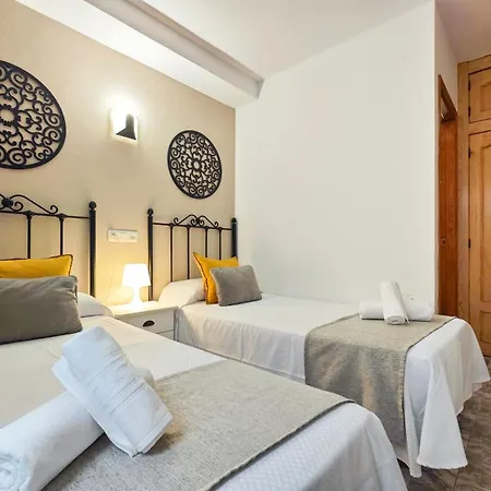 Azuline Hostal Dinamarca-3